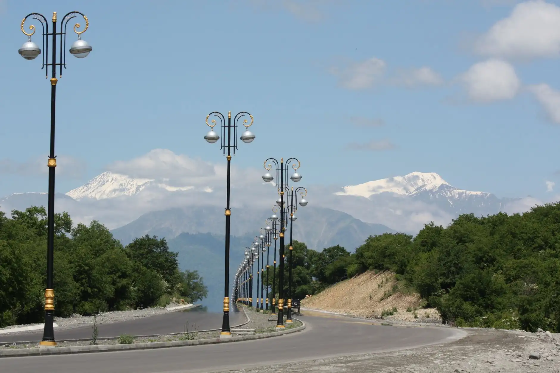 重庆道之源解析西南山区太阳能路灯抗风设计与基础加固要点正文配图 1