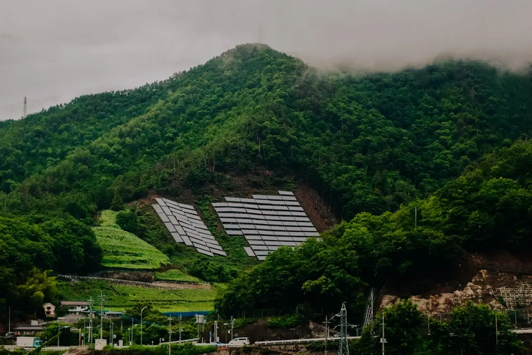 太阳能路灯在西南山区新农村建设中的应用与技术选型要点正文配图 1