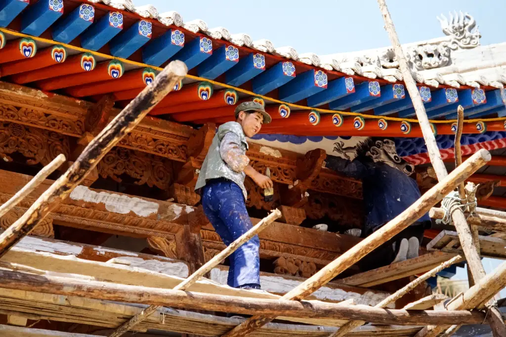 重庆太阳能路灯厂家:新农村建设太阳能路灯选型与安装要点解析